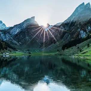 Stausee mit Berg